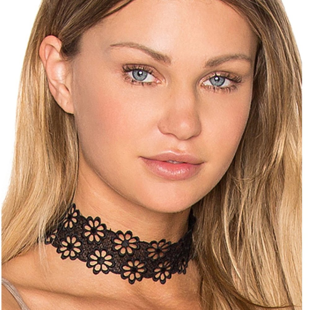 Frasier Sterling Lacey Daisy Choker